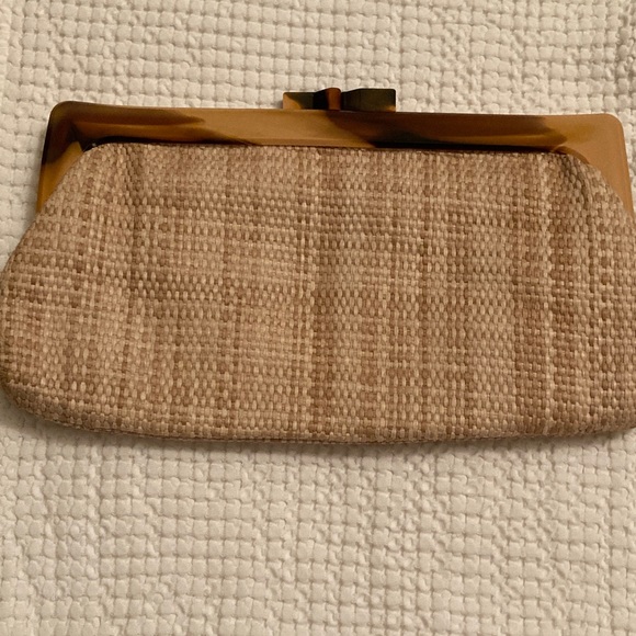 Elegant Vintage Tan Weave Clutch with Tortoise Shell Detail Made by Macy &CO. - Picture 2 of 9
